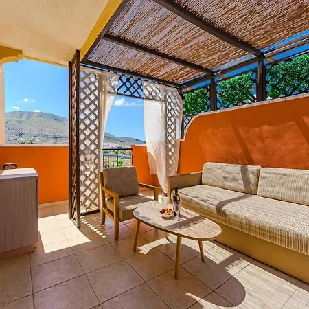 Heated Pool & Ocean Views Cristianos